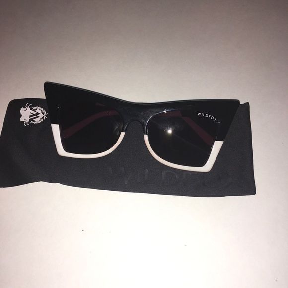 Wildfox Ivy black & white sunglasses - Picture 3 of 3